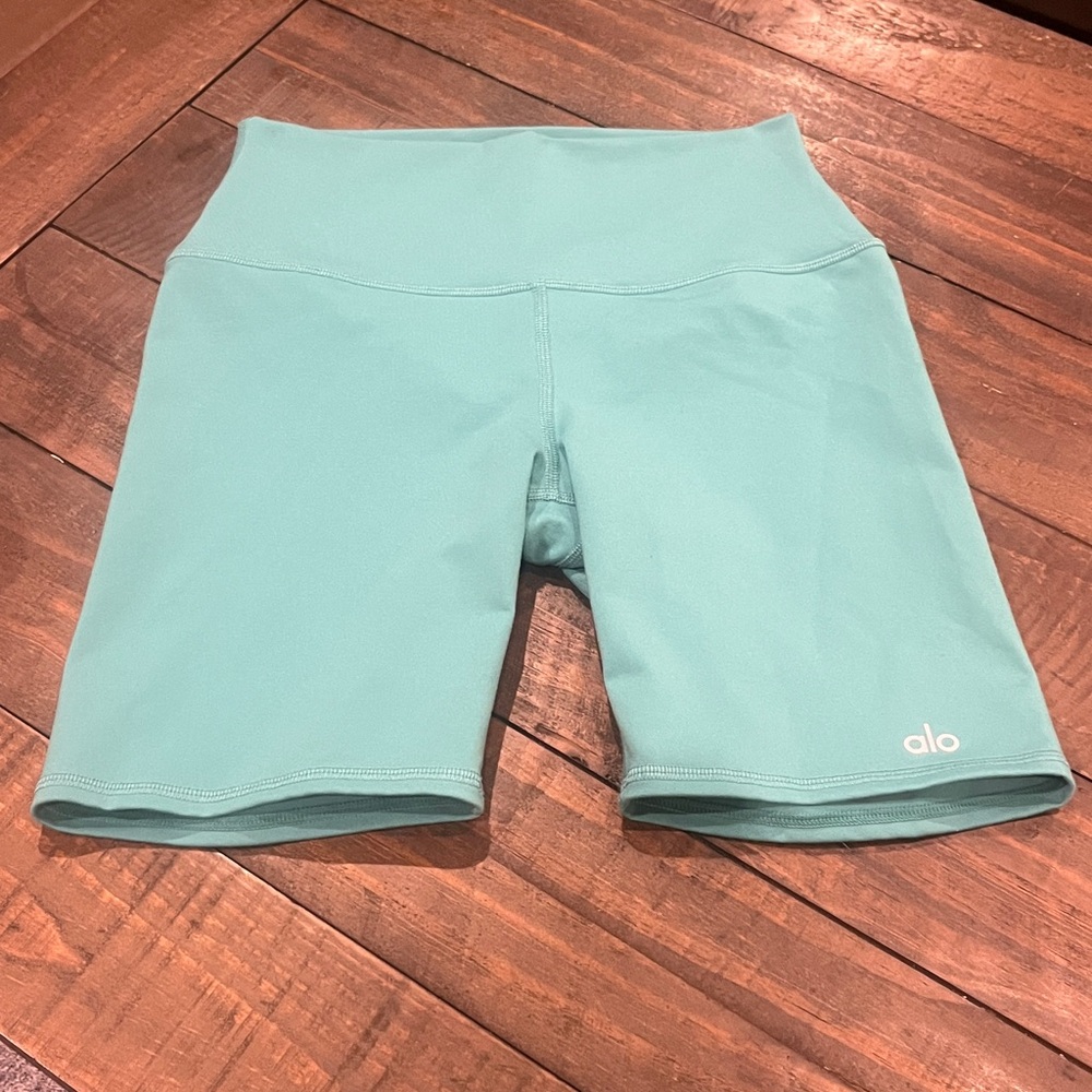 Alo High Waisted Ocean Teal Preformance Biker Shorts - Picture 3 of 15